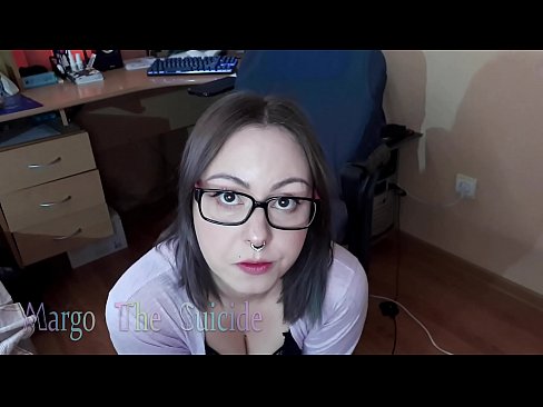❤️ Σέξι κορίτσι με γυαλιά πιπιλίζει Dildo βαθιά στην κάμερα Πόρνο vk ❌️
